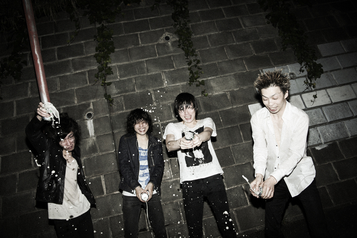 hotspring、ライヴ会場限定7インチ・レコード『ゼロになる』より「リズムの奴隷」のMV公開。6月より全国ツアー"青春の正体"開催も