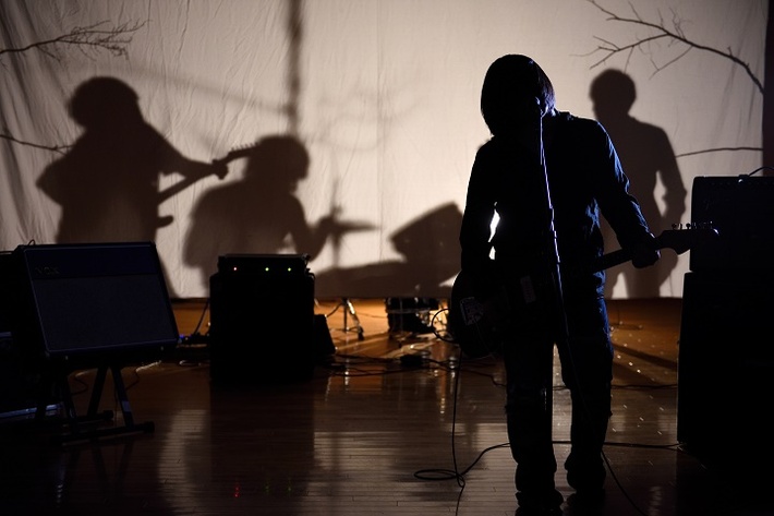 それでも世界が続くなら、5月に過去アルバム全作を振り返る追想ワンマン・ツアー"故人的な撤退"開催決定