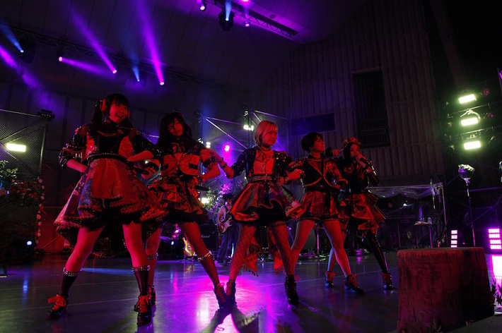 ベイビーレイズJAPAN、5/10にリリースするニュー・シングル『バキバキ』の収録曲発表。野外ワンマン第2戦も