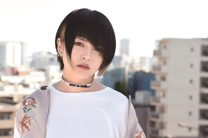 佐賀県出身のSSW カノエラナ、7/19に3rdミニ・アルバム『「カノエ暴走。」』リリース決定。リード曲は"おっぱい"がテーマの日高 央（THE STARBEMS）プロデュース作