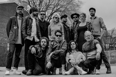 カナダ屈指の大所帯バンド BROKEN SOCIAL SCENE、7/7リリースのニュー・アルバム『Hug Of Thunder』より「Skyline」の音源公開