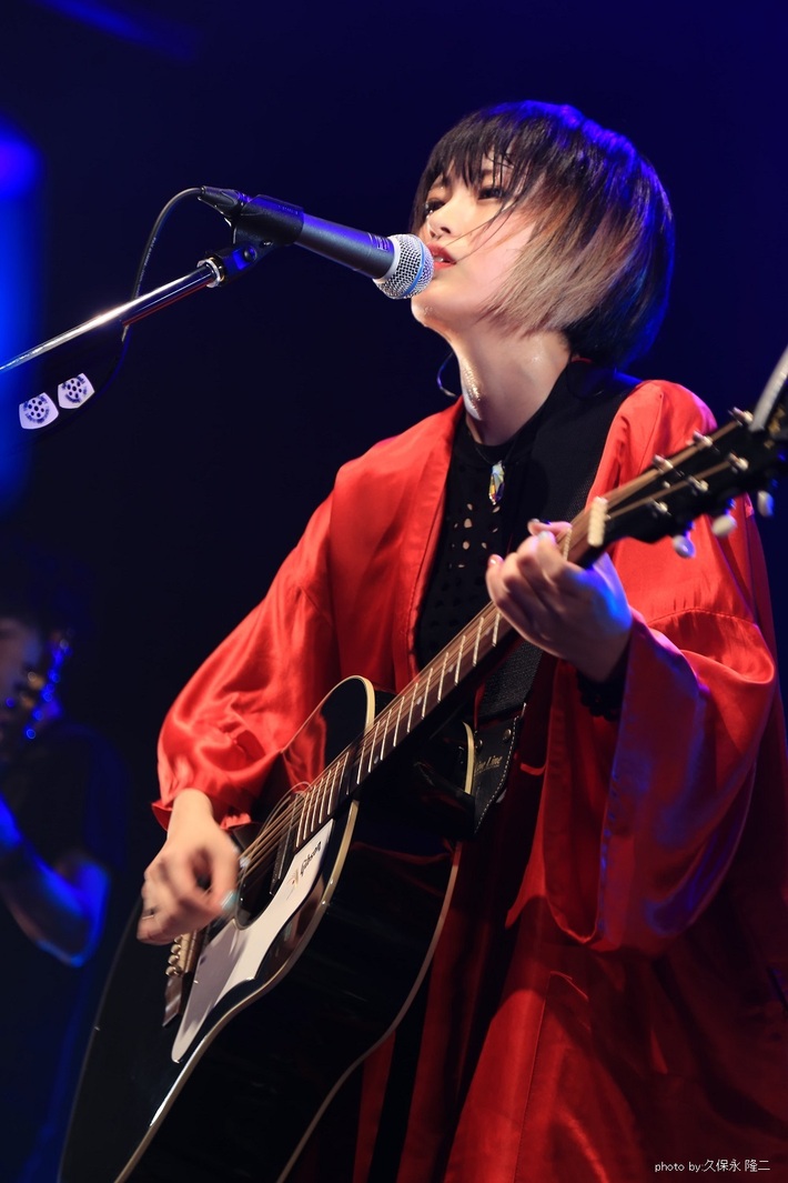 佐賀県出身のSSW カノエラナ、ニュー・ミニ・アルバム『「カノエ暴走。」』のリリース・パーティーを7/30に代官山UNITにて開催決定