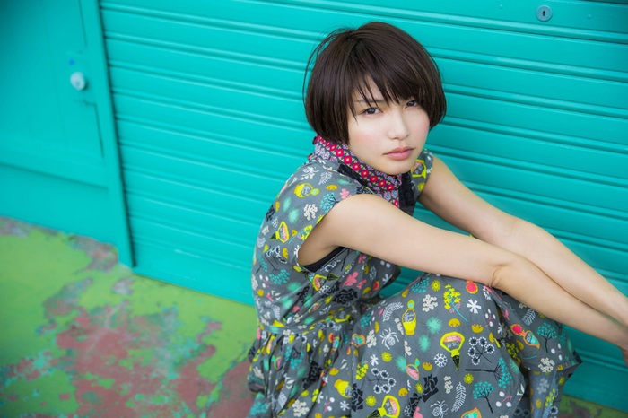 植田真梨恵、8/9にリリースするニュー・シングル『REVOLVER』のジャケット公開。自身が制作・監督したMVも