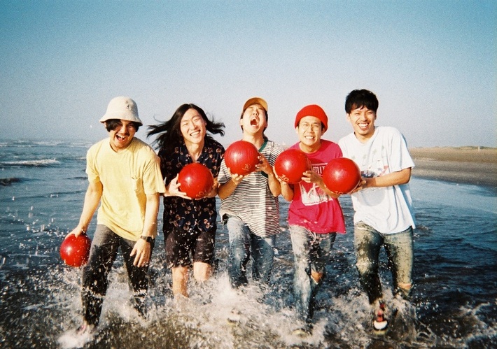 never young beach、障害物競争をしながらビーチを駆け抜ける新曲「SURELY」MV公開