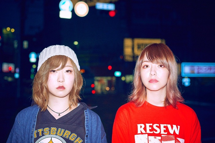 大阪寝屋川発2ピース・ロック・バンド yonige、9/20リリースの1stフル・アルバムのタイトルが『girls like girls』に決定。全国33都市を回るツアー開催も