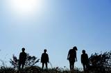 神戸発ダウナー系プログレ・ロック・バンド"こうなったのは誰のせい"、新体制初MV「ハイリ」公開。2日間限定でライヴ活動再開も