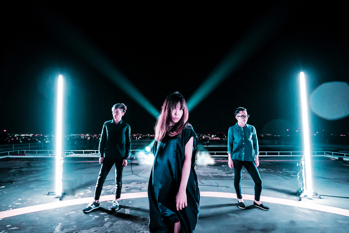 次世代女性ヴォーカリスト MiZUKi擁する4人組ロック・バンド"カミツキ"、10/18リリースの2ndミニ・アルバムよりリード・トラック「SKYWALK」MV公開