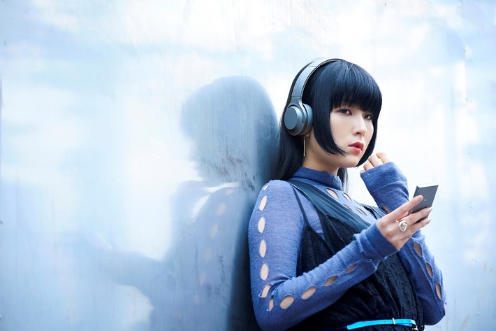 DAOKO、ソニー ワイヤレス・ヘッドホン"h.ear"とコラボした新曲「同じ夜」MV公開