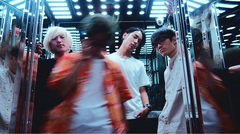愛はズボーン、黒田征太郎が手掛けた1stフル・アルバム『どれじんてえぜ』のジャケット公開。岡崎体育とタッグを組んだ新曲も発表