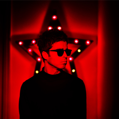 NOEL GALLAGHER'S HIGH FLYING BIRDS、11/22リリースのニュー・アルバム『Who Built The Moon?』より「Holy Mountain」のMV公開
