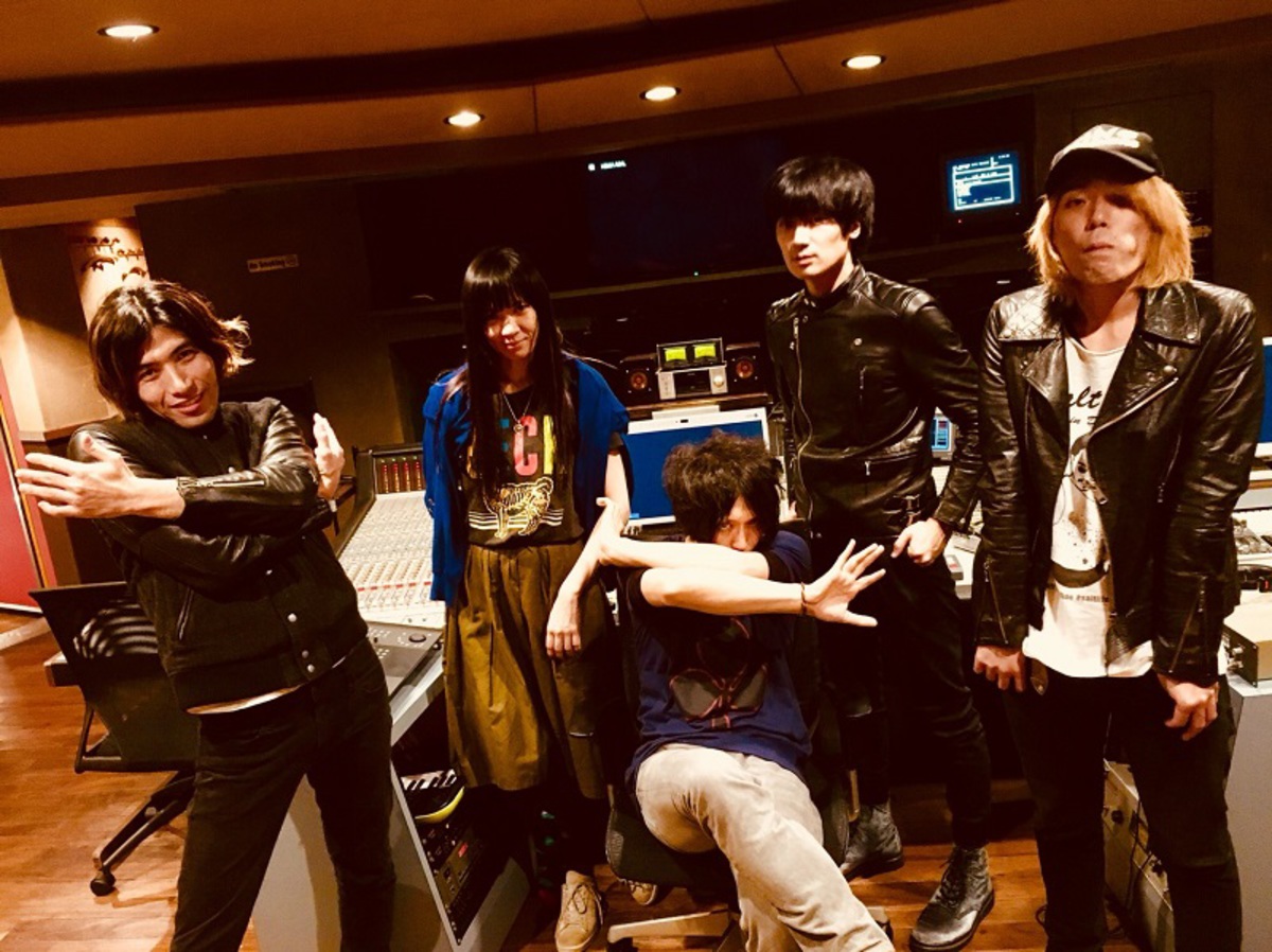a flood of circle、来年2/21にニュー・アルバムのリリース決定。 田淵智也(UNISON SQUARE GARDEN)プロデュースの楽曲を本日24時より先行配信も a flood of circle、来年2/21にニュー・アルバムのリリース決定。 田淵智也(UNISON SQUARE GARDEN)プロデュースの楽曲を本日24時より先行配信も