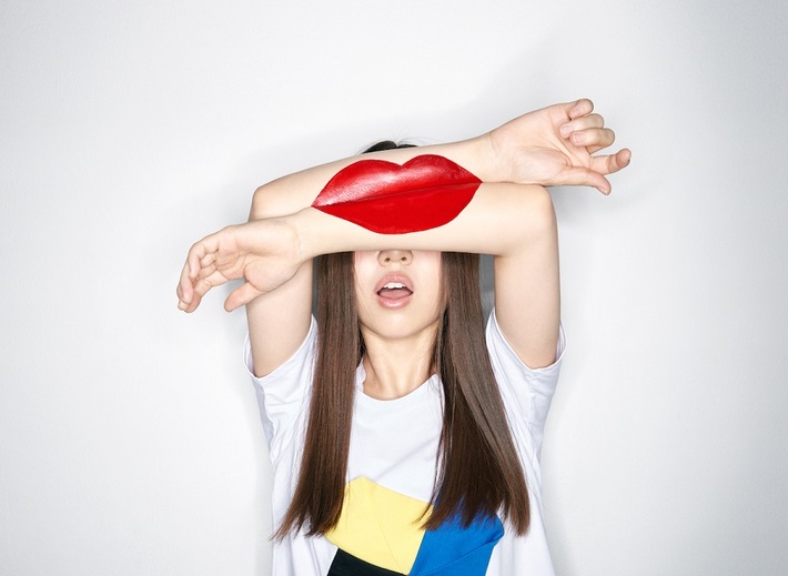 阿部真央、元旦にYouTubeにてスペシャルCM放送決定