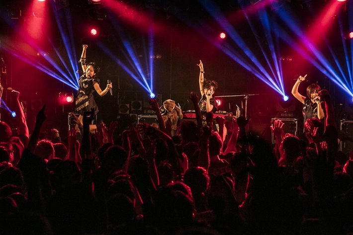 あゆみくりかまき、年内ラスト・ワンマンで[完全"人間"宣言]＆3月にアルバム・リリース決定