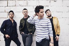STEREOPHONICS、ニュー・アルバム『Scream Above The Sounds』収録曲「Caught By The Wind」の米TVパフォーマンス映像公開