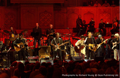 故George Harrison、生誕75周年を祝し2002年開催のトリビュート・コンサート『Concert For George』が初ヴァイナル化含む4形態で2/23リリース決定