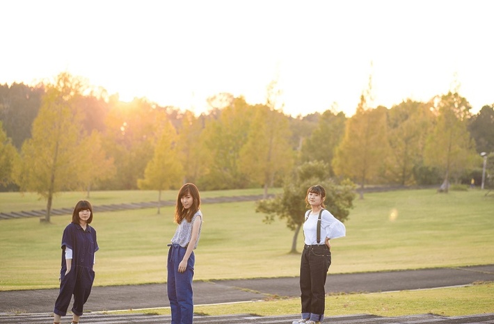 大阪発20歳の3ピース・ガールズ・バンド"バウンダリー"、初の全国流通アルバム『now』より「タイマー」MV公開