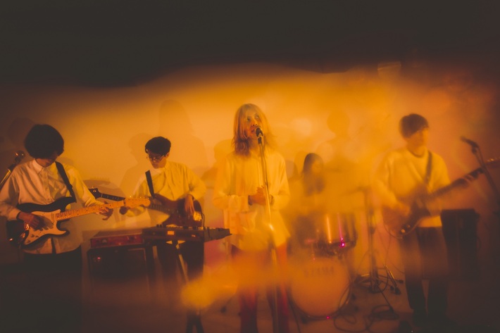 ギリシャラブ、ドレスコーズ志磨遼平監修レーベル"JESUS RECORDS"よりニューEP『（冬の）路上』1/17リリース決定。リード曲「からだだけの愛」MV公開＆レコ発ライヴ開催も