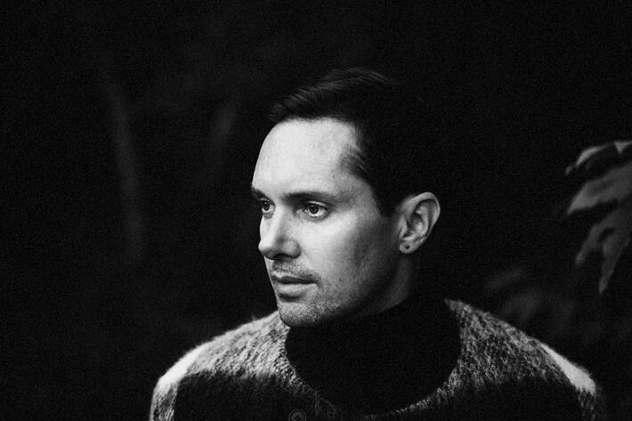 甘美なメランコリーを奏でるRHYE、5年ぶり2ndアルバム『Blood』を引っ提げた来日公演を5月開催決定