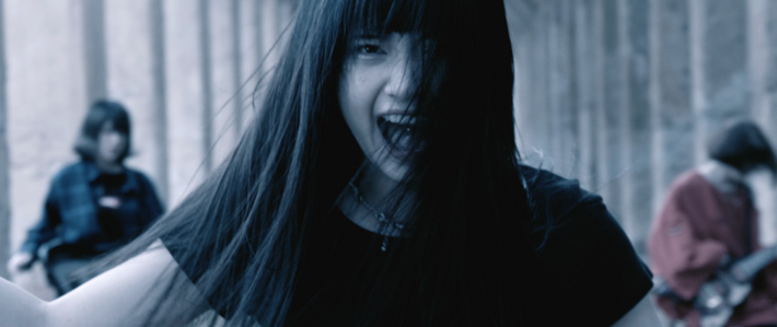 黒宮れい（Vo）擁するBRATS、新作MV「決まりごと」公開。ライヴ活動再開も