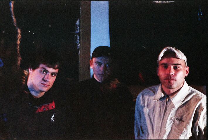 OASISの後継者とも呼ばれたシドニー発のインディー・ロック・バンド DMA'S、2ndアルバムを4月リリース決定＆新曲「In The Air」MV公開