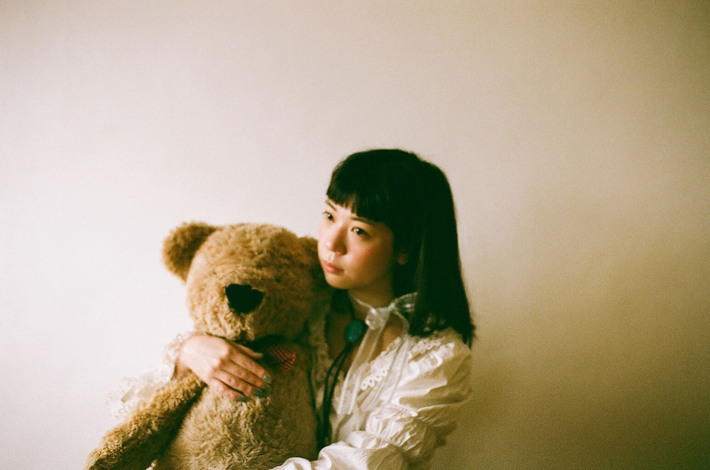 永原真夏、ソロ1stフル・アルバム『GREAT HUNGRY』よりリード曲「ダンサー・ イン・ザ・ポエトリー」MV公開＆配信開始。リリース・ツアー共演者にモールルら決定も