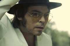 元SUPERGRASSのGaz Coombes、5/4リリースのソロ・アルバム『World's Strongest Man』より「Walk The Walk」の試聴ビデオ公開