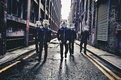 MAN WITH A MISSION、4/18リリースのニュー・シングル『Take Me Under / Winding Road』ジャケ写＆新アー写公開。英最大の野外ロック・フェス出演決定も