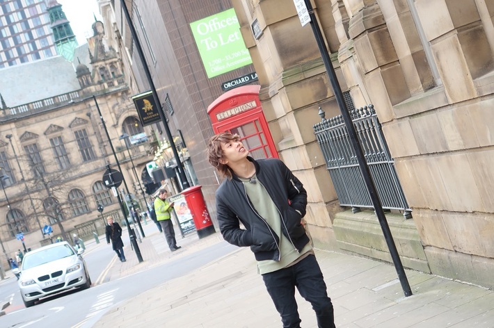 一人多重演奏を駆使する新鋭シンガー・ソングライターReN、スペシャ新番組"LIFE:MUSIC"出演決定