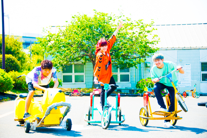 愛媛発の男女ツインVoメロディック・パンク・バンド LONGMAN、9/26リリースのミニ・アルバム『WALKING』ジャケ写＆収録曲発表。早期予約特典DVDのティザー映像公開も