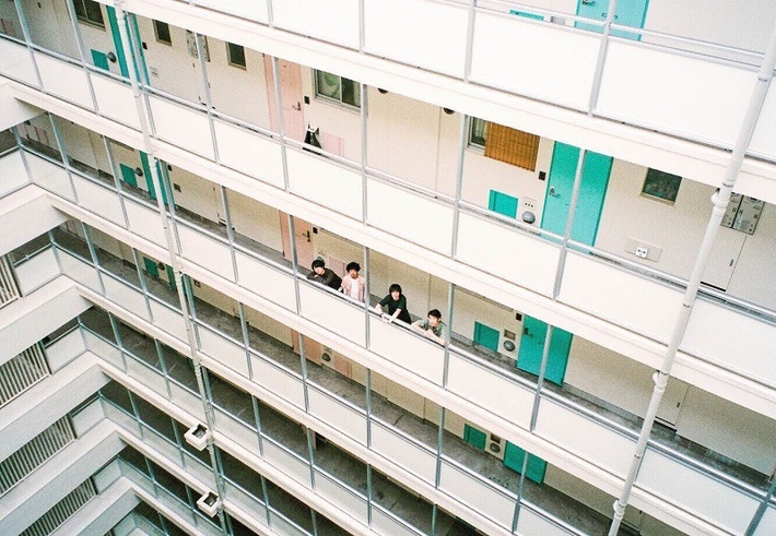 青春の香り纏う4人組 Sentimental boys、5/30に新たな方向性を予感させる両A面シングル『ここではないどこか / 夜明けの夢』リリース