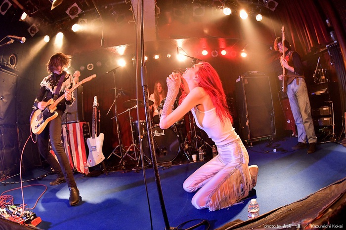 "FUJI ROCK FESTIVAL '18"に出演するSTARCRAWLER、全公演ソールド・アウトしたジャパン・ツアーで撮影された「Love's Gone Again」最新MV公開