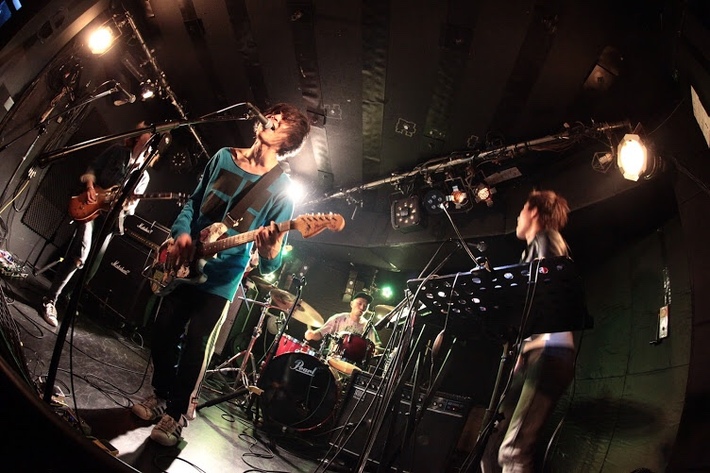 下北沢発の爆裂ノイジー・バンド BALLOND'OR、"青"と"赤"をイメージしたミニ・アルバムを2作連続リリース決定。7/11リリースの『Blue Liberation』詳細も