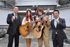 GLIM SPANKY、5/17放送のテレ朝系ドラマ"警視庁・捜査一課長 season3"に出演決定。路上ライヴで主題歌「All Of Us」を熱唱