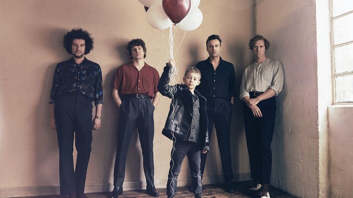 THE KOOKS、8/31に4年ぶりニュー・アルバム『Let's Go Sunshine』リリース決定。新曲「No Pressure」、「All The Time」リリック・ビデオ公開も