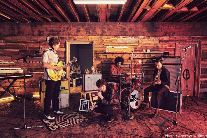 THE KOOKS、9/5に4年ぶりニュー・アルバム『Let's Go Sunshine』日本盤リリース決定。「All The Time」MV公開も