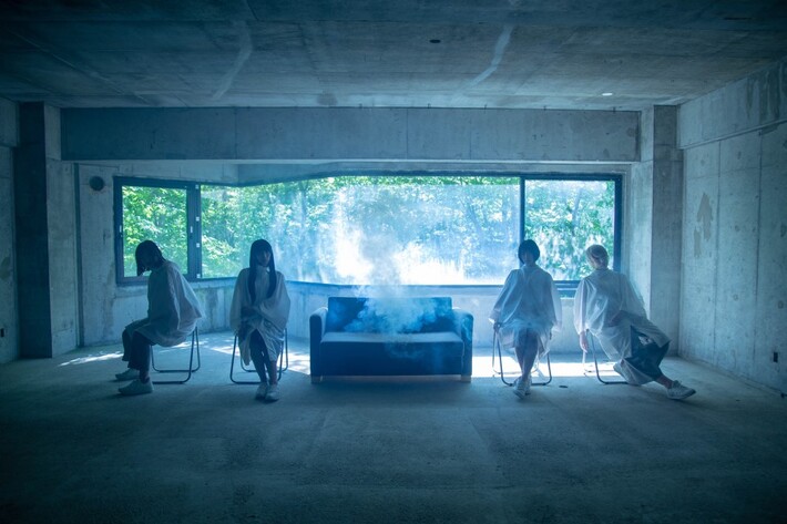 独自の世界観を放つ4人組グループ Maison book girl、新曲「レインコートと首の無い鳥」と未発表曲が電子マンガ・サービス"ピッコマ"CMソングに決定