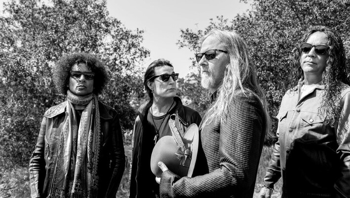 ALICE IN CHAINS、ニュー・アルバム『Rainier Fog』国内盤が8/24リリース決定