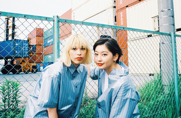 ガールズ・ラップ・ユニット chelmico、8/8リリースのメジャー・デビュー・アルバム『POWER』アートワーク＆収録内容発表