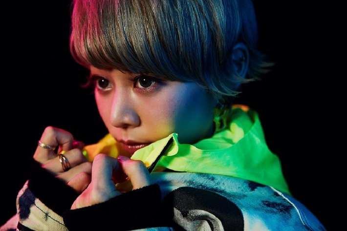 シンガー・ソングライター ロザリーナ、8/1に配信シングル「にじいろ」リリース＆明日7/18放送FM802" Poppin'FLAG!!!"にて初オンエア決定。ヴィレヴァンでライヴも