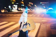 LA生まれ京都在住の現役大学生SSW 竹内アンナ、8/8リリースのメジャー・デビューEP『at ONE』より「ALRIGHT」MV（Short ver.）公開