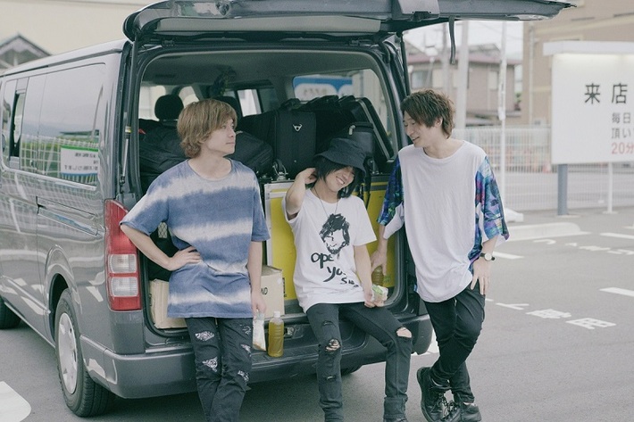 BURNOUT SYNDROMES、本日8/3より配信スタートした新曲「世界を回せ」MV公開