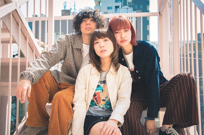 京都発ガールズ・ギター・ポップ・バンド Crispy Camera Club、10/10リリースのデビュー・ミニ・アルバム『SWAG』購入者特典を発表。無料サンプラー配布もスタート