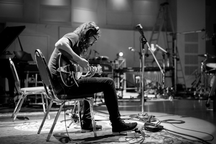 Dave Grohl（FOO FIGHTERS）、7つのパートで23分の楽曲をライヴ・レコーディング。映像／音源作品「Play」を8/10配信リリース。ティーザー映像も公開