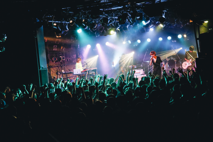 ハルカトミユキ、12月＆1月に東京で6本の公演決定。アニメ"色づく世界の明日から"OPテーマを表題に据えたニュー・シングル詳細発表も。タイトルは"17才"