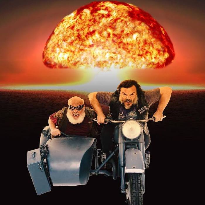 Jack BlackとKyle Gassのユニット TENACIOUS D、11/2リリースの6年ぶりニュー・アルバム『Post-Apocalypto』より新曲「Take Us Into Space」リリック・ビデオ公開