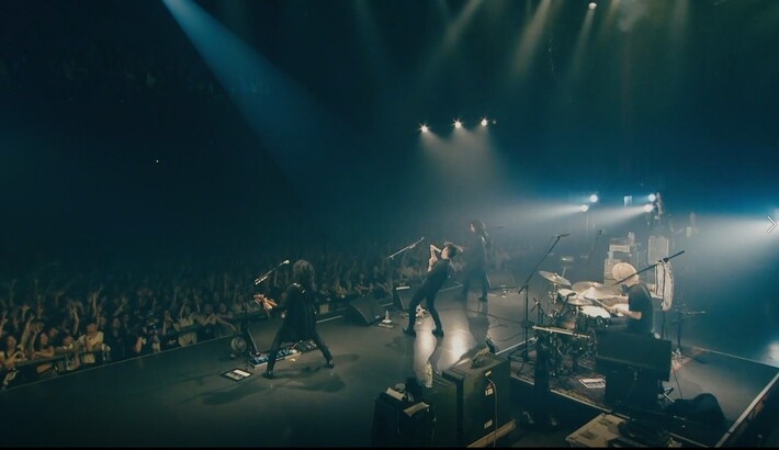 THE YELLOW MONKEYの菊地英昭（Gt）率いるbrainchild's、11/28リリースの映像作品より「Esper Girl」先行公開。メンバー自ら大当たり盤届ける"ダッバーワーラー"実施も