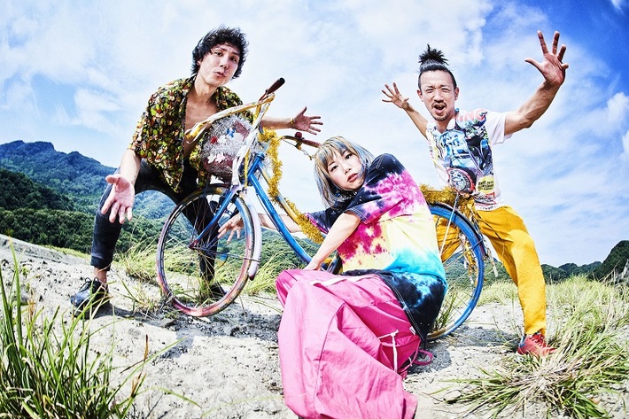 モーモールルギャバン、開催中の全国ツアー初日恵比寿LIQUIDROOM公演より「僕は暗闇で迸る命、若さを叫ぶ」ライヴ映像公開