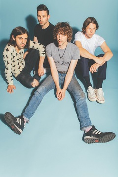 UKのインディー・ロック・バンド RAZORLIGHT、約10年ぶりのニュー・アルバム『Olympus Sleeping』日本盤を12/19リリース。ボーナス・トラック4曲収録も