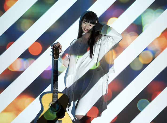 LA生まれ京都在住の現役大学生SSW 竹内アンナ、来年1/23に2nd EP『at TWO』リリース決定。本日12/3 21時より収録曲「TOKYO NITE」オンエアも開始