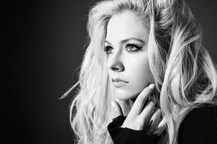 Avril Lavigne、約5年ぶり通算6作目となるニュー・アルバム『Head Above Water』来年2/15世界同時リリース決定。新曲「Tell Me It's Over」配信リリースも